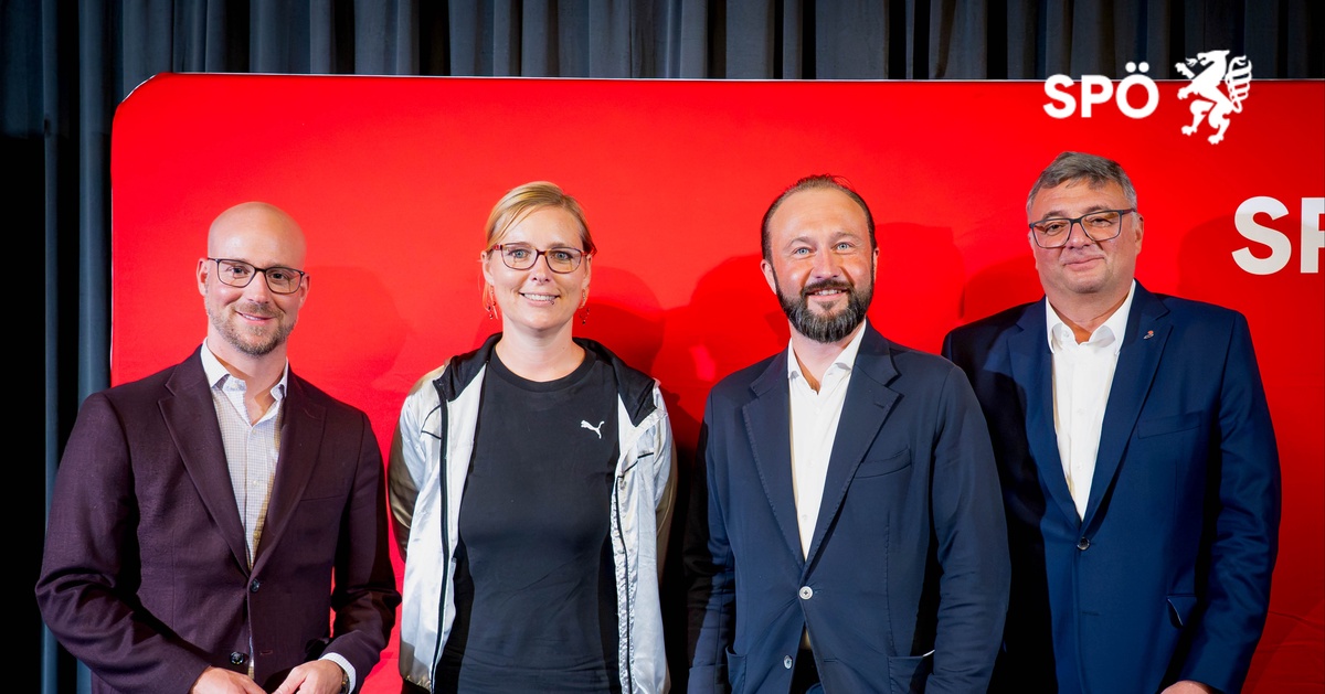 SPÖ-Politiker:innen Andreas Schieder, Eva-Maria Lipp, Leonhard Schitter und Mario Lindner vor rotem Hintergrund.